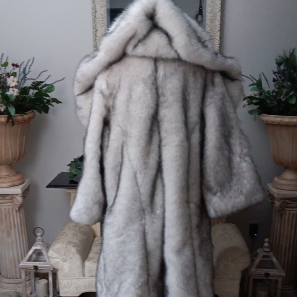 Luxurious Gray Teddy Jacket - Picture 3 of 7